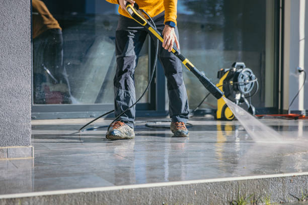 Best Deck Pressure Washing  in Lliams Bay, WI